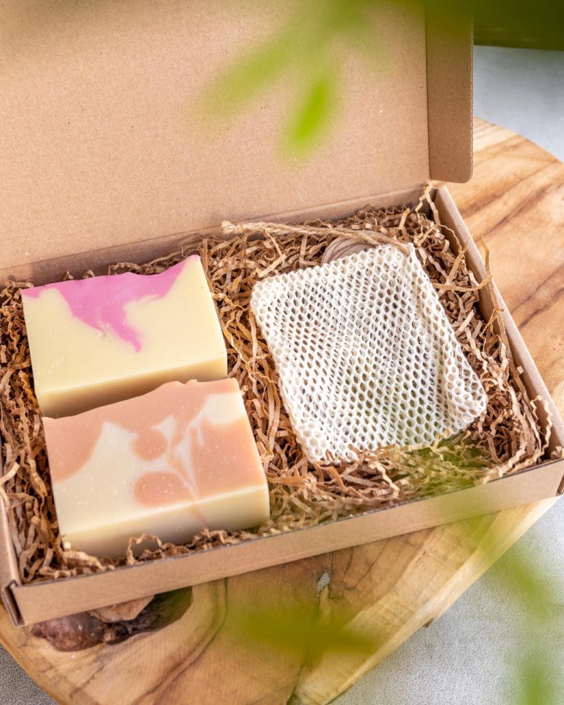 Zestaw prezentowy: 2 mydła naturalne (100g) + woreczek na mydło