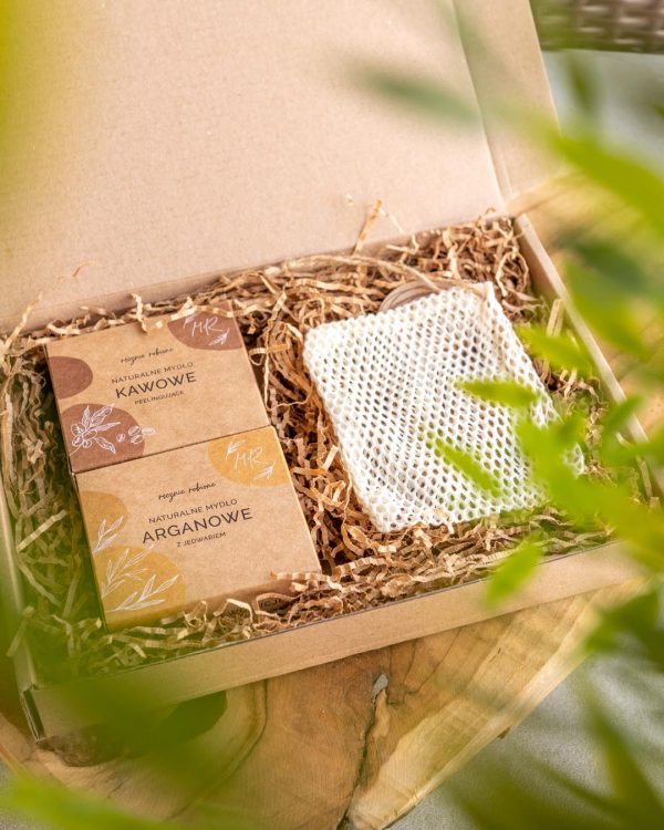 Zestaw prezentowy: 2 mydła naturalne (60g) + woreczek na mydło