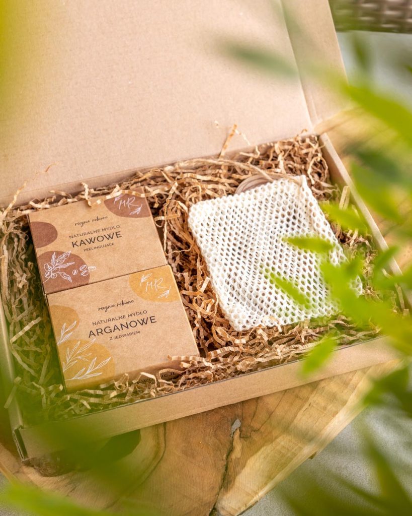 Zestaw prezentowy: 2 mydła naturalne (60g) + woreczek na mydło