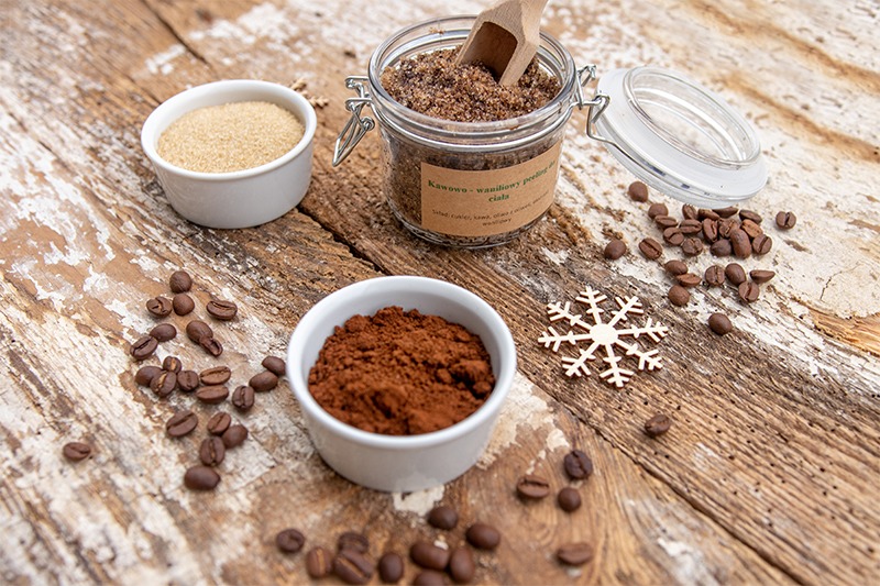 Domowy kawowo-waniliowy peeling do ciała w słoiczku