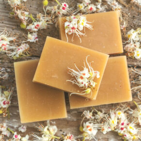 Naturalne barwienie mydeł miód